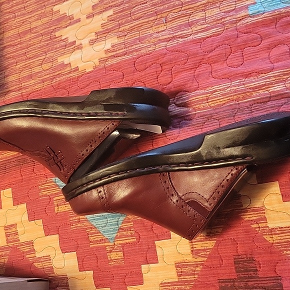 New Clark Wine Mules - Picture 5 of 9